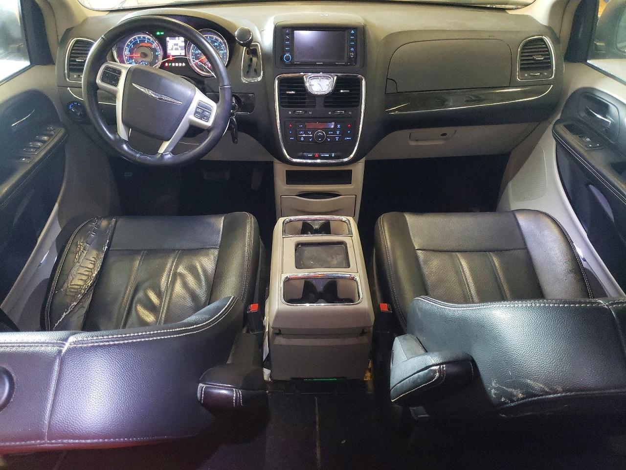2015 Chrysler Town & Country Touring L - zdjęcie 8