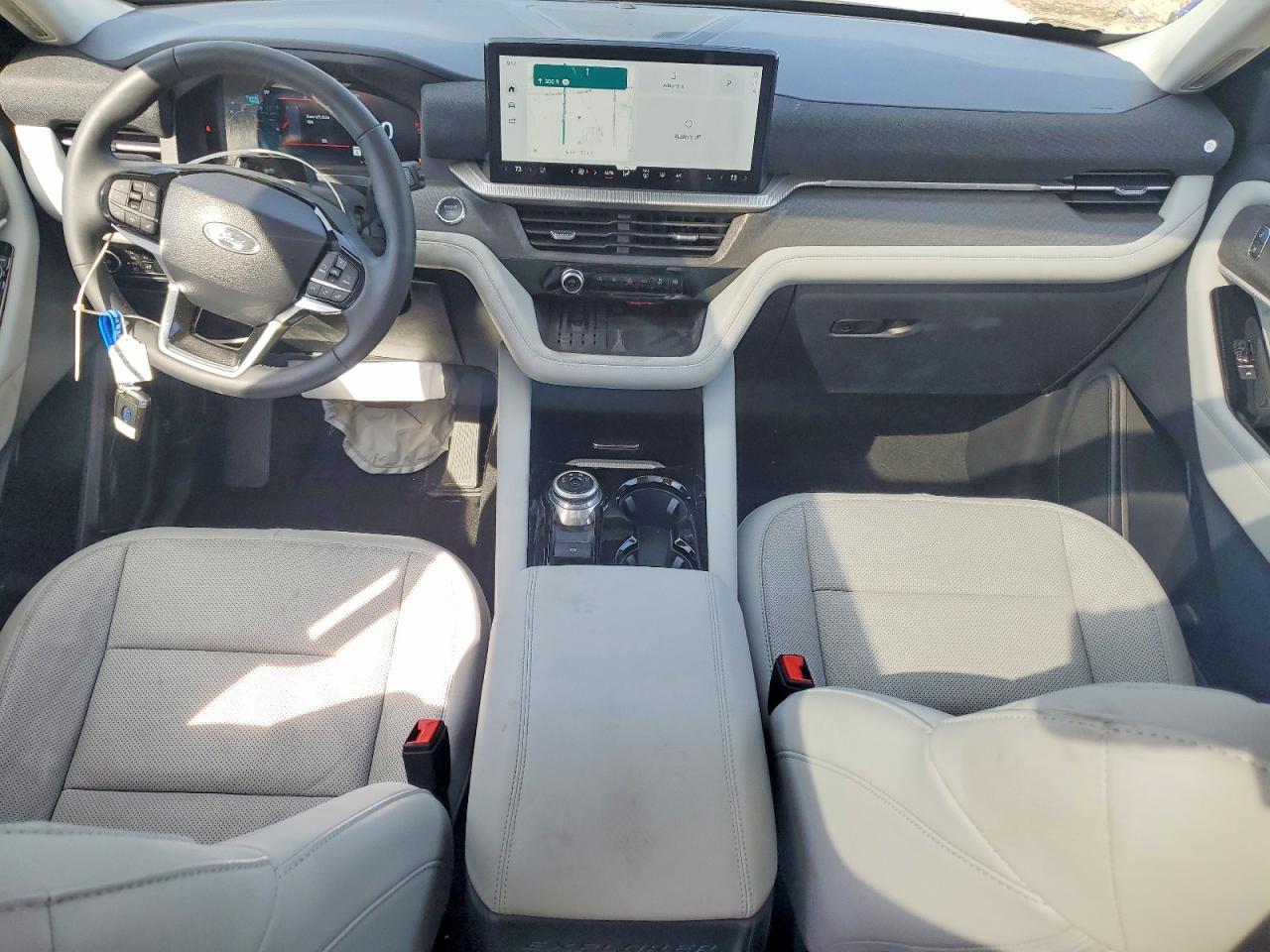 2025 Ford Explorer Platinum - zdjęcie 8