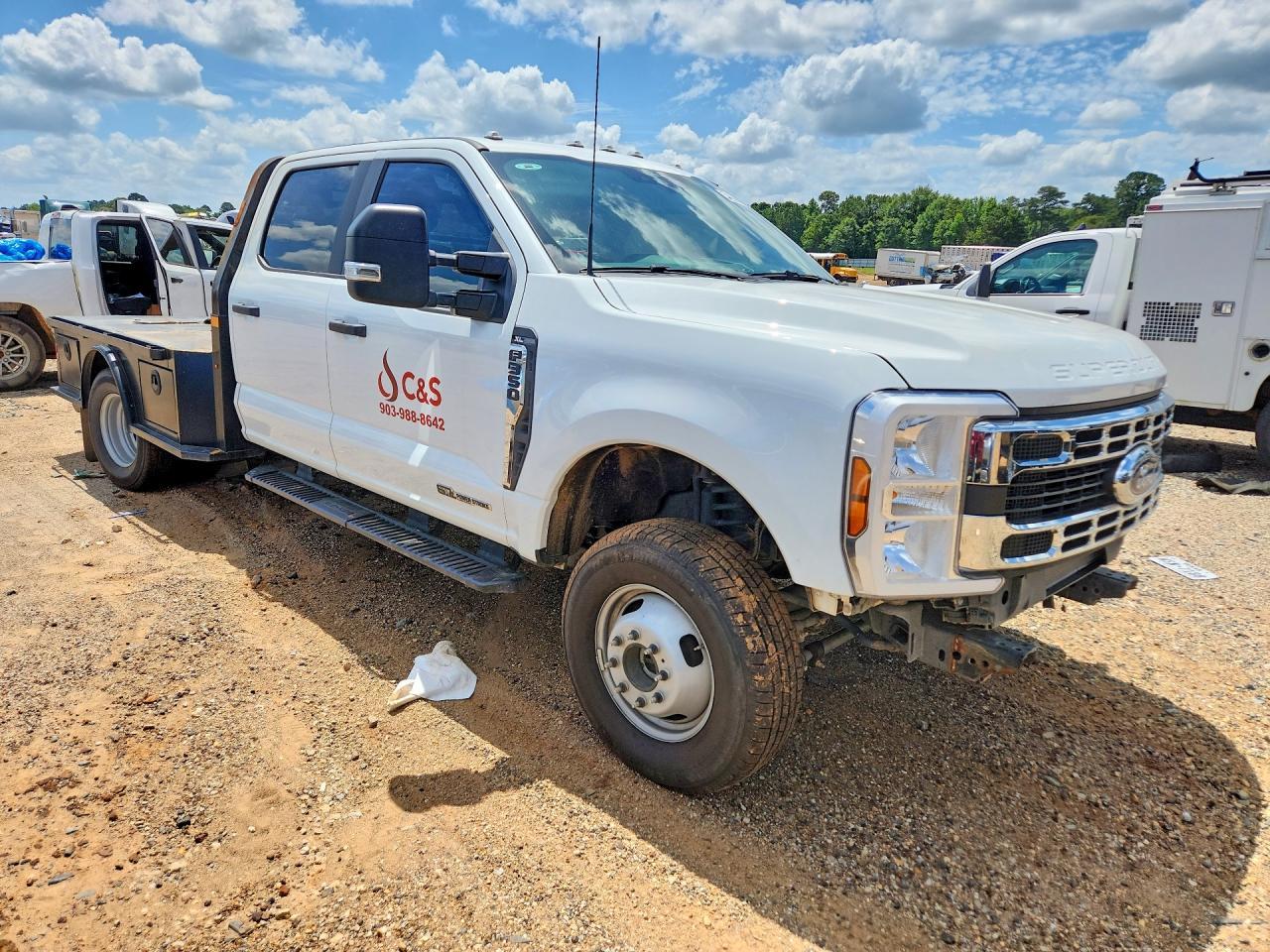 2025 Ford F350 Super Duty - zdjęcie 4