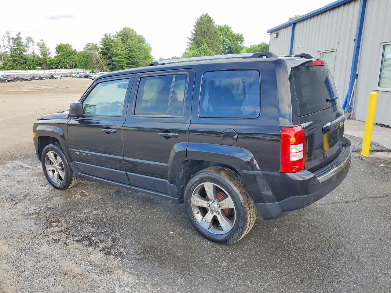 2017 Jeep Patriot Latitude - zdjęcie 2