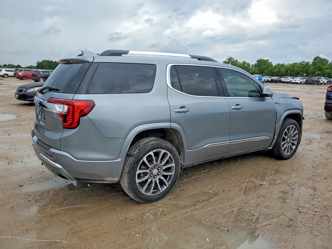 2023 GMC Acadia Denali - zdjęcie 3