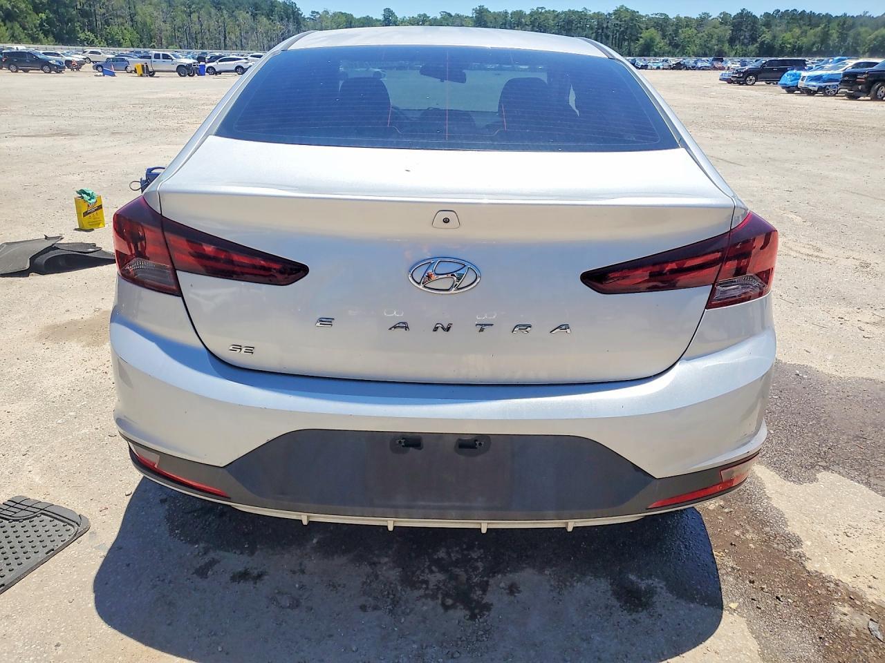 2020 Hyundai Elantra Se - zdjęcie 6