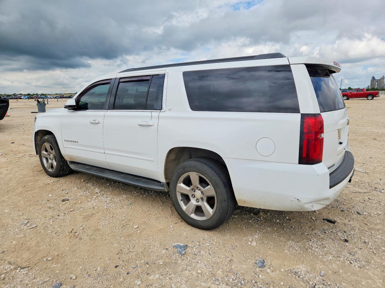 2016 Chevrolet Suburban C1500 Lt - zdjęcie 2