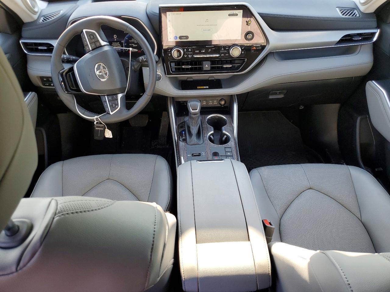 2025 Toyota Highlander Hybrid Platinum - zdjęcie 8