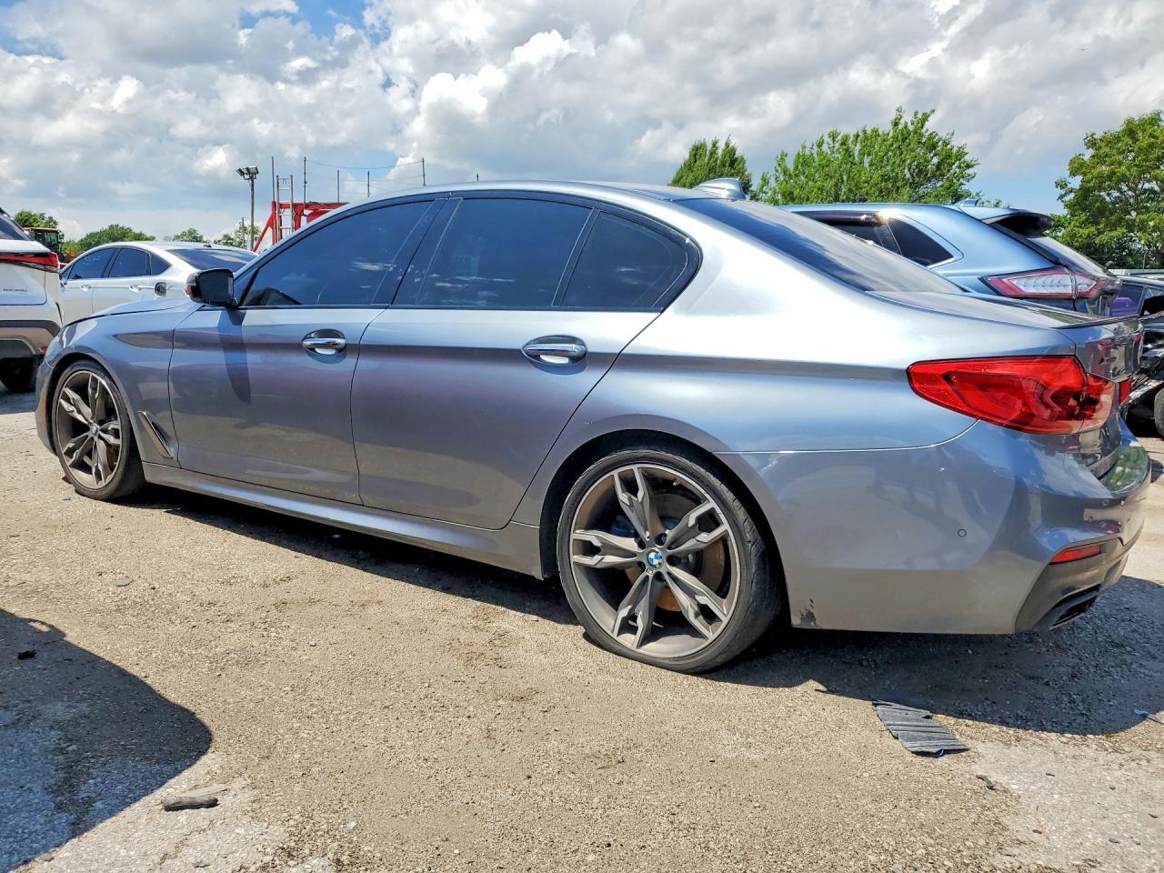 2018 BMW M550Xi - zdjęcie 2