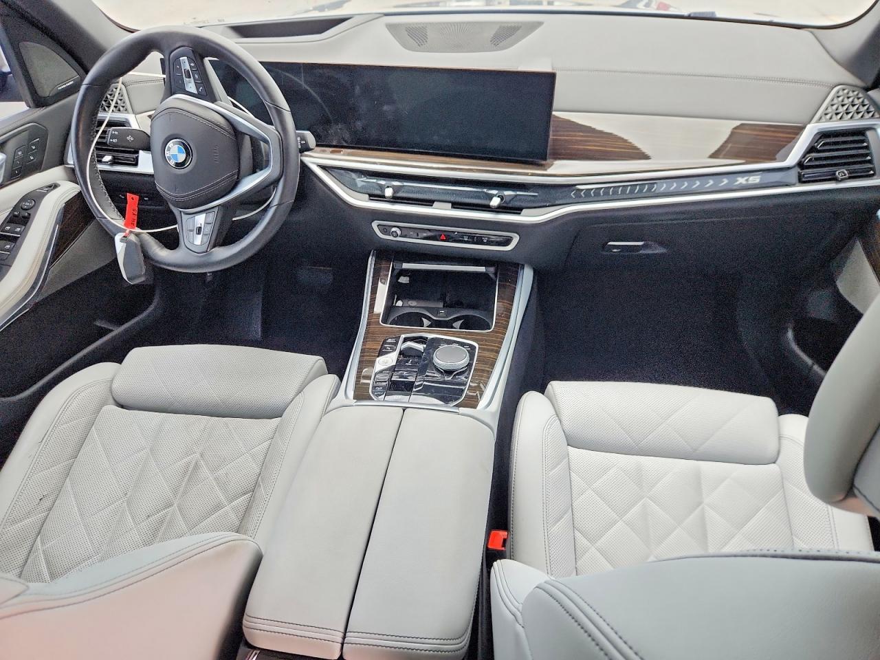 2024 BMW X5 xDrive40I - zdjęcie 8