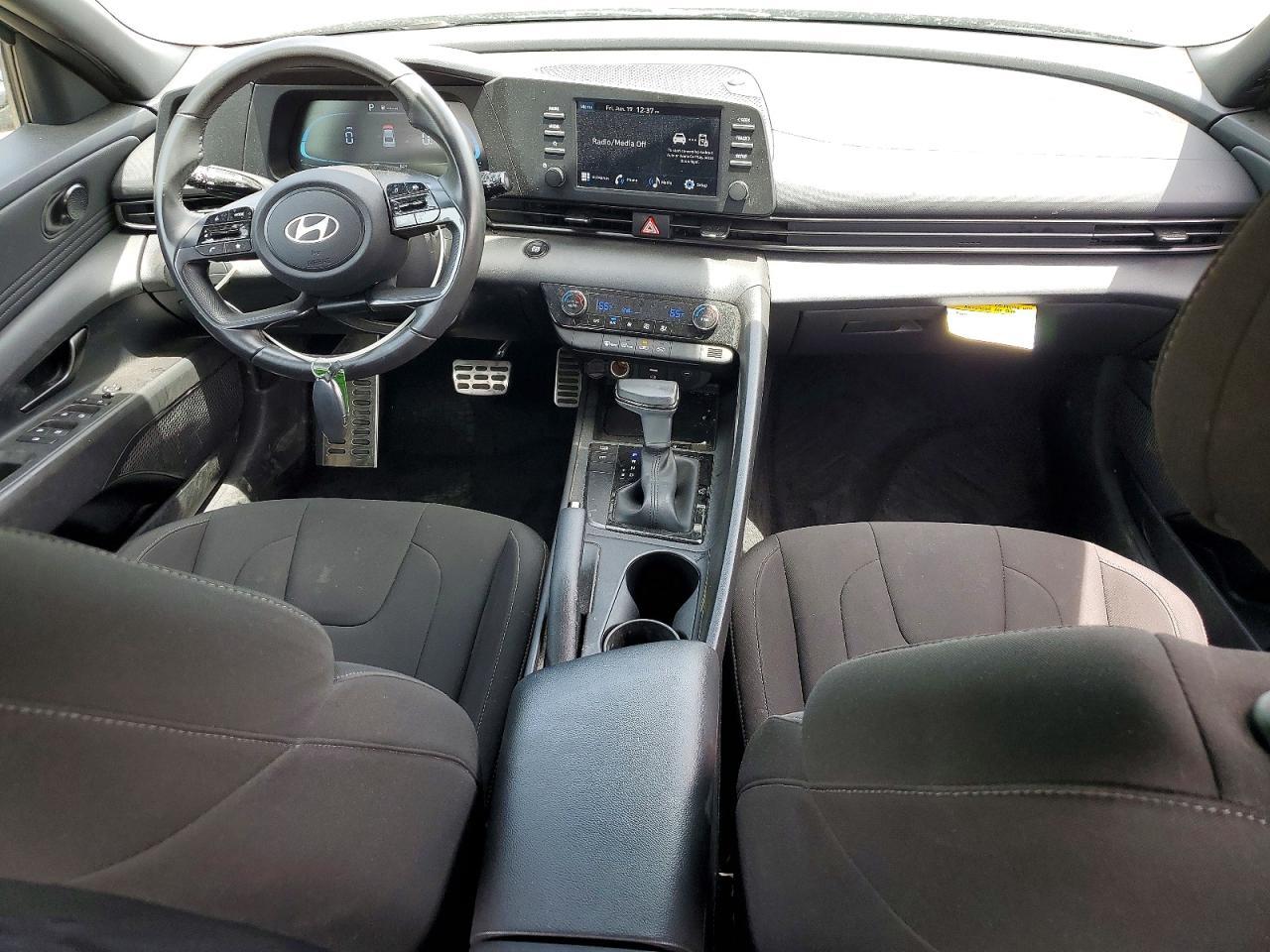 2025 Hyundai Elantra Sel Sport - zdjęcie 8