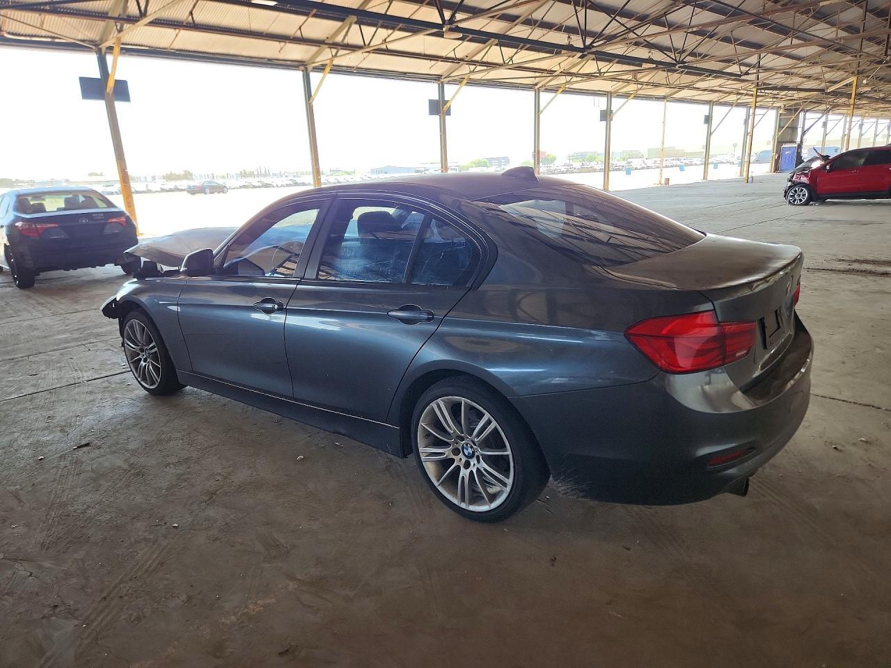 2016 BMW 320 I - zdjęcie 2