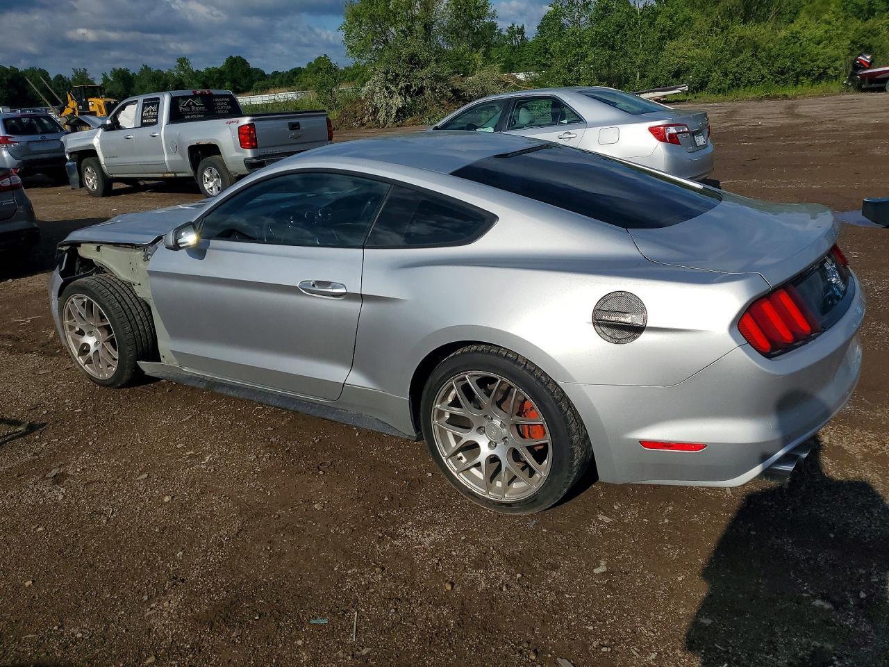 2017 Ford Mustang - zdjęcie 2