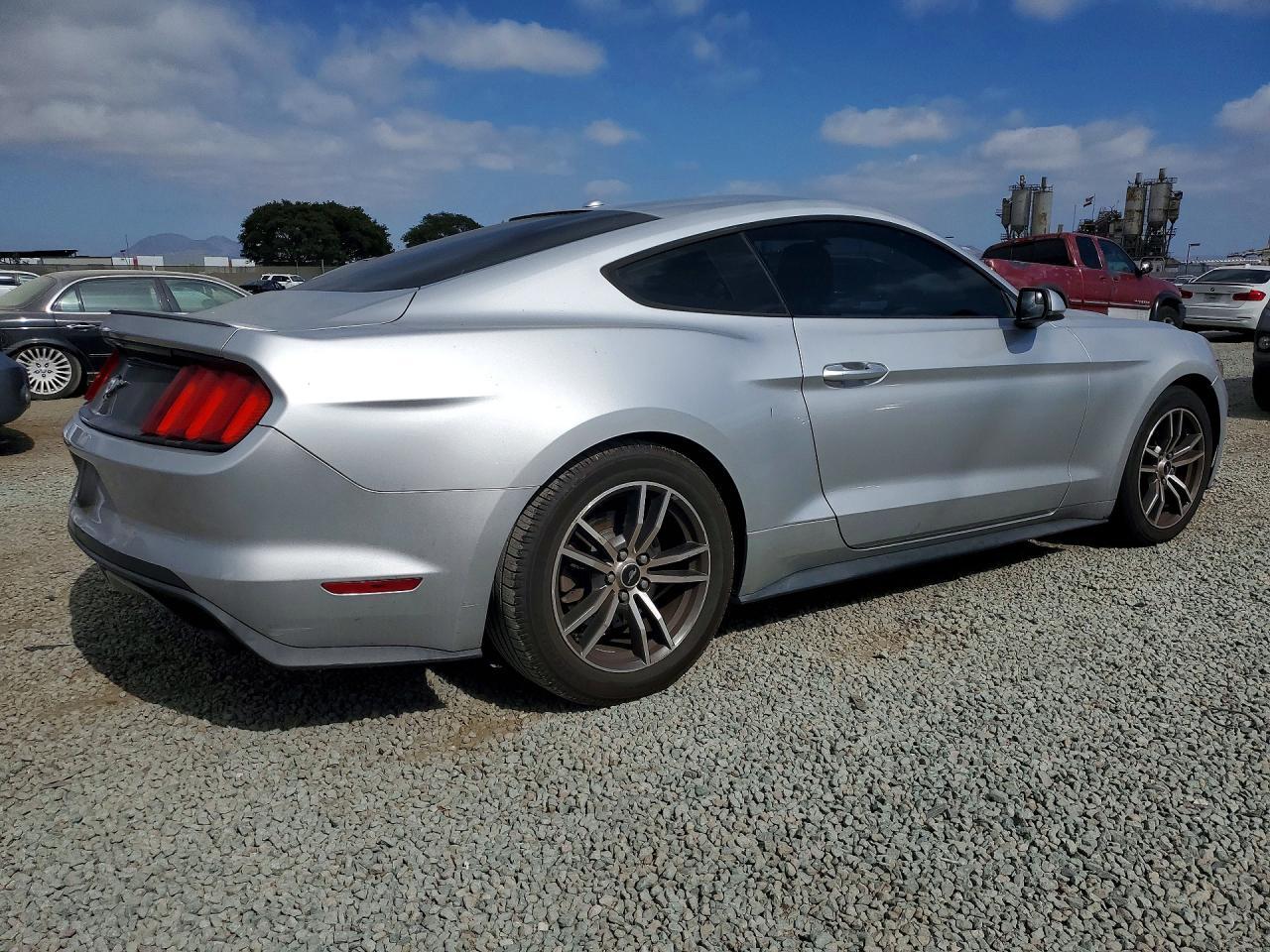 2017 Ford Mustang - zdjęcie 3