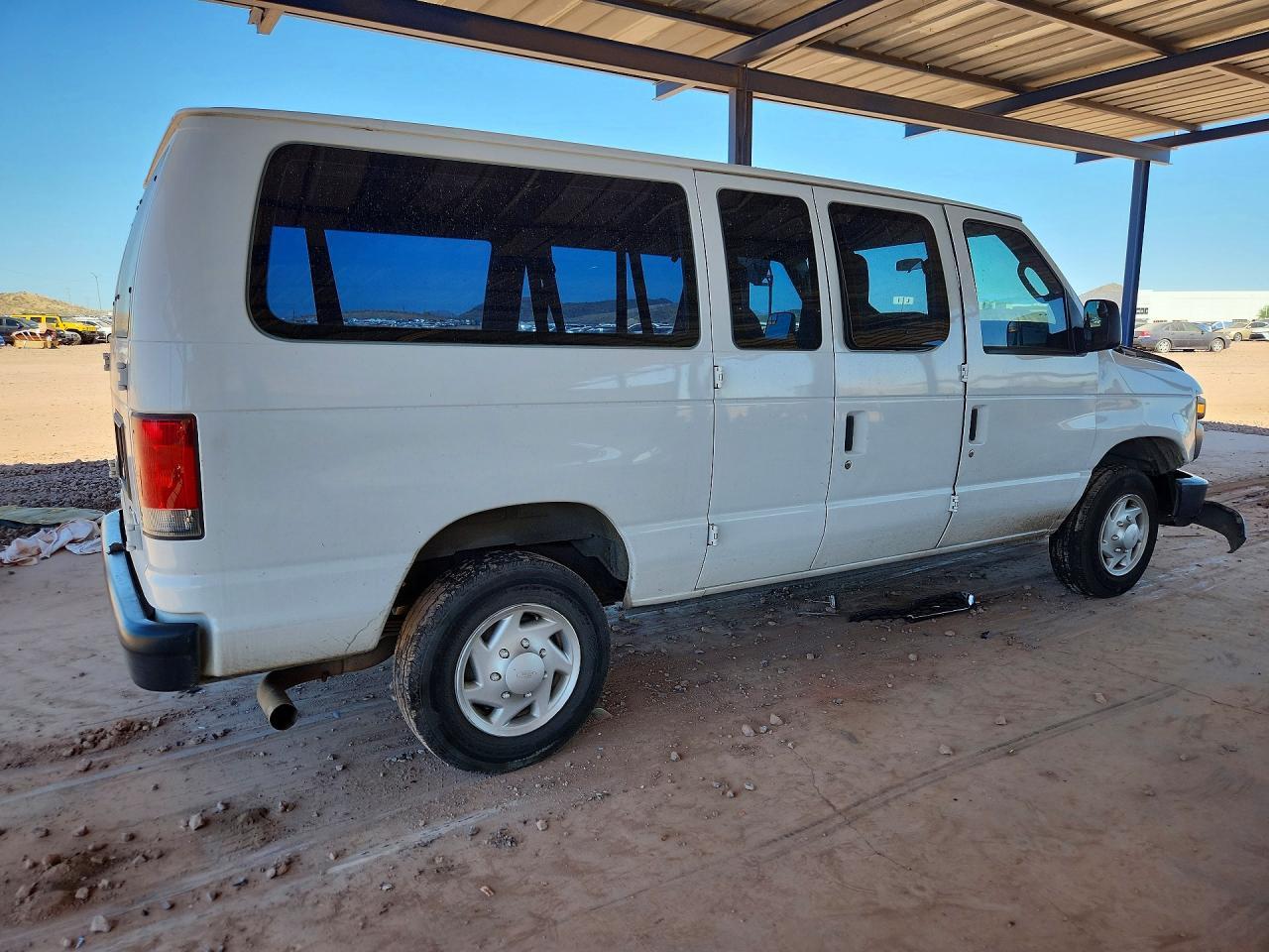 2013 Ford Econoline E350 Super Duty Wagon - zdjęcie 3