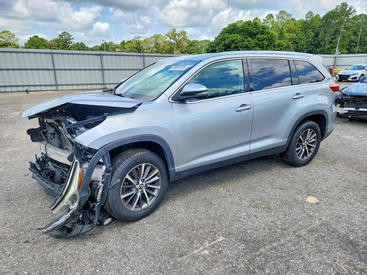 2019 Toyota Highlander Xle - zdjęcie główne