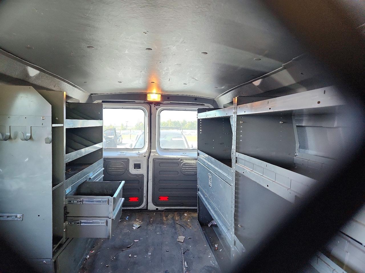 2014 Ford Econoline E250 Van - zdjęcie 10