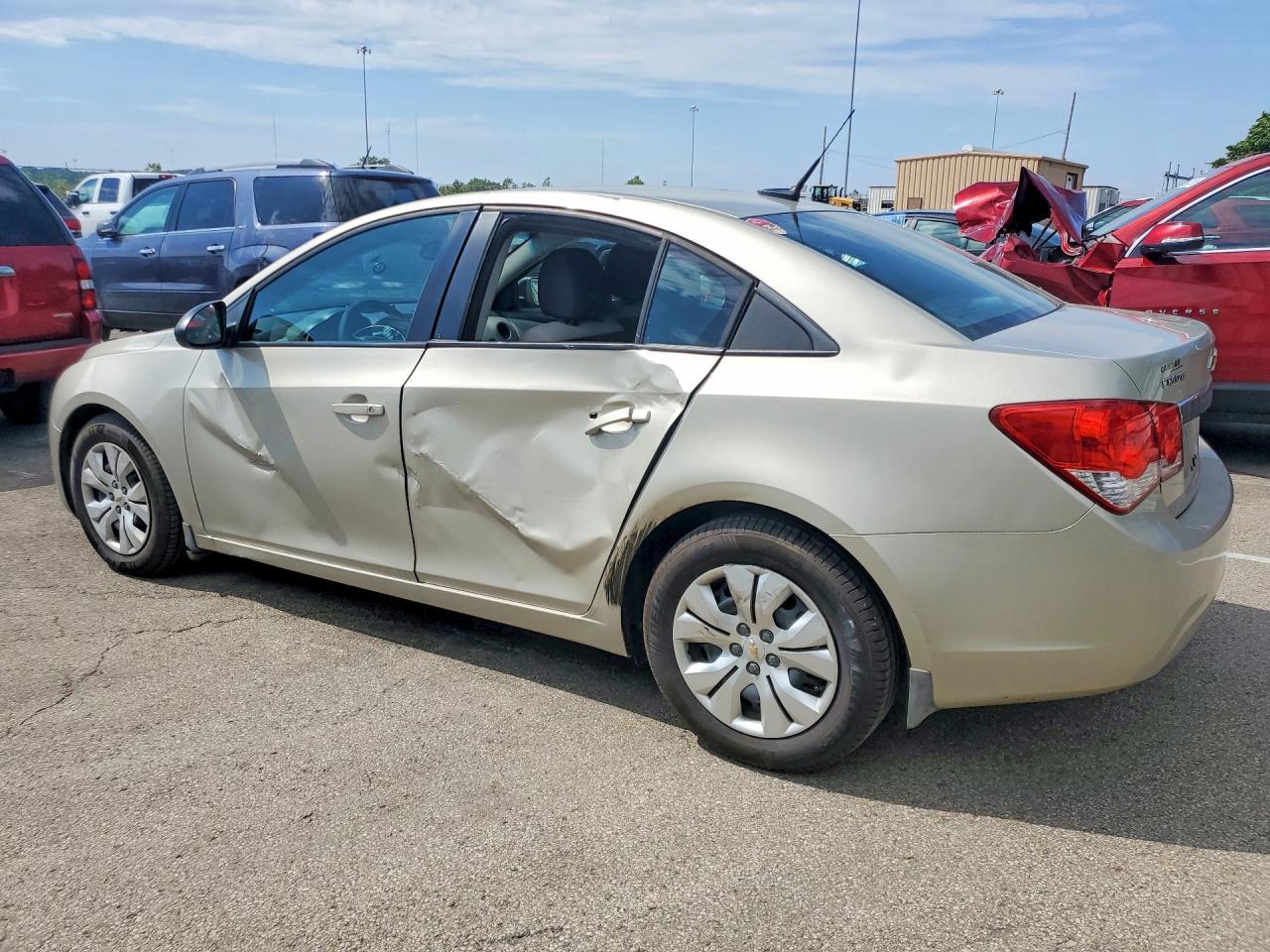 2013 Chevrolet Cruze Ls - zdjęcie 2