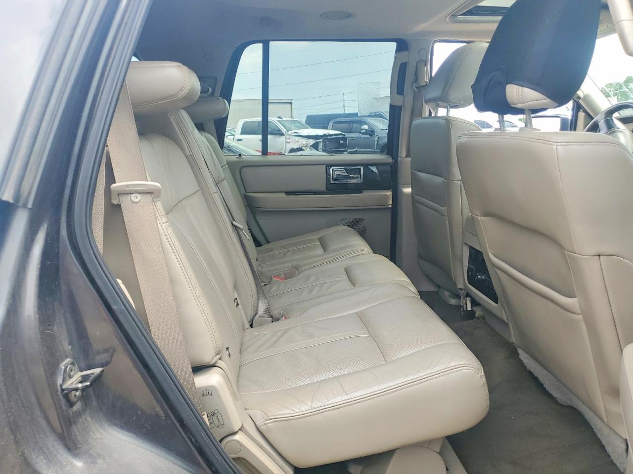 2015 Lincoln Navigator - zdjęcie 11