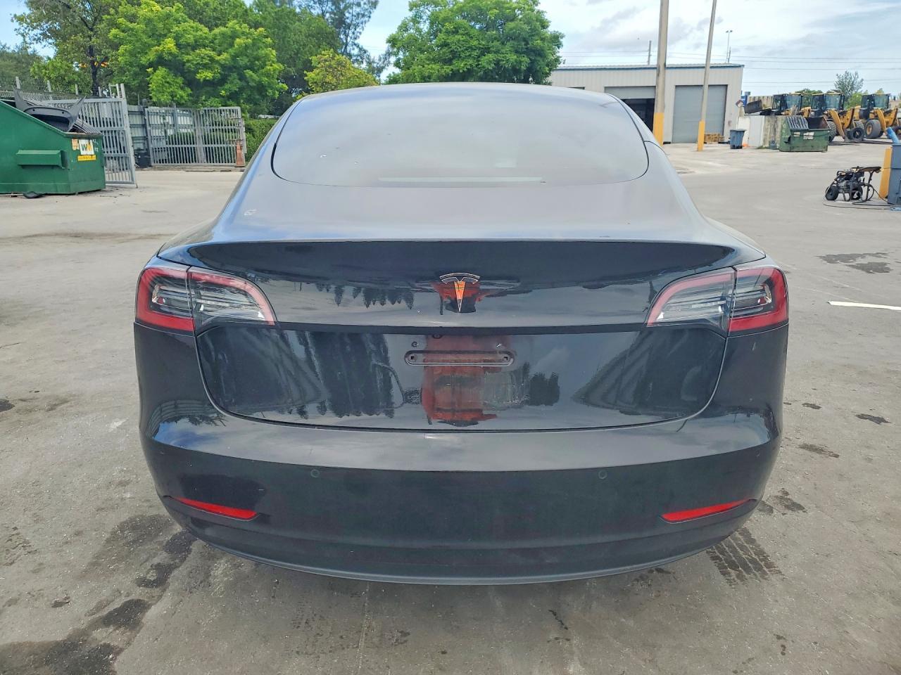 2021 Tesla Model 3 - zdjęcie 6