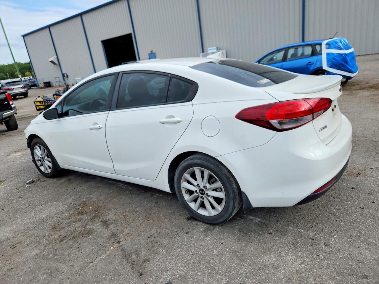 2017 Kia Forte S - zdjęcie 2