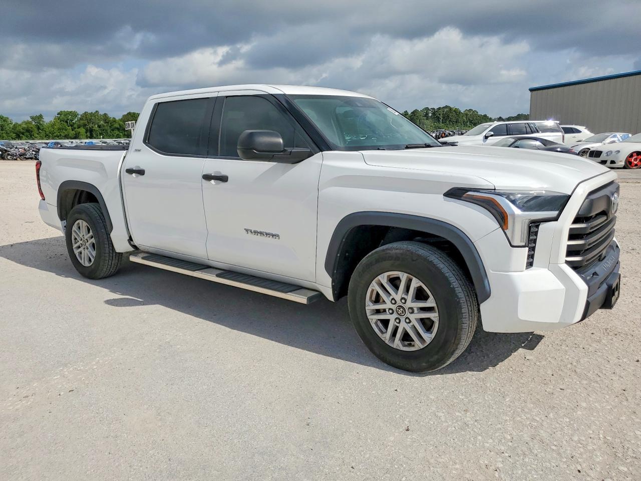 2022 Toyota Tundra Sr5 - zdjęcie 4