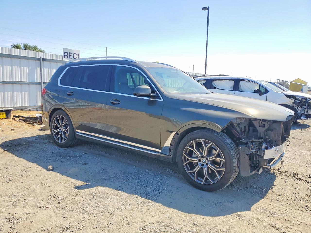 2021 BMW X7 xDrive40I - zdjęcie 4