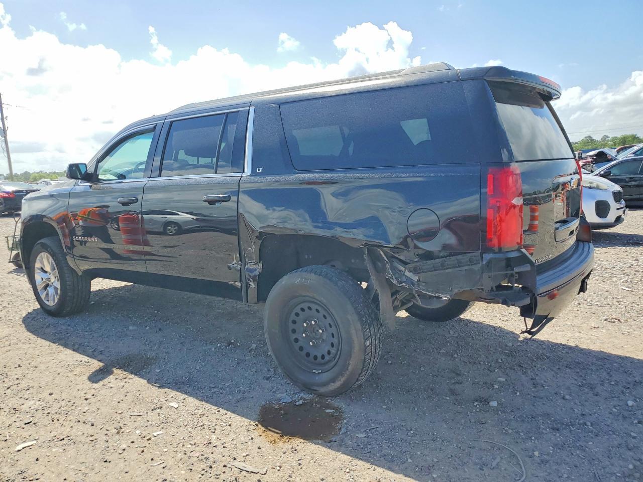 2016 Chevrolet Suburban C1500 Lt - zdjęcie 2