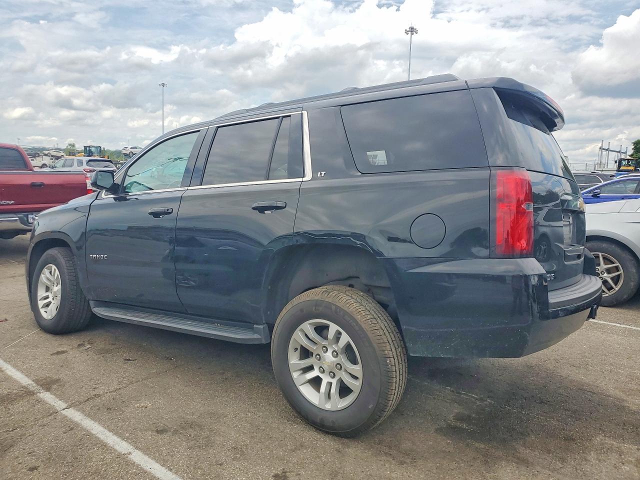 2019 Chevrolet Tahoe C1500 Lt - zdjęcie 2