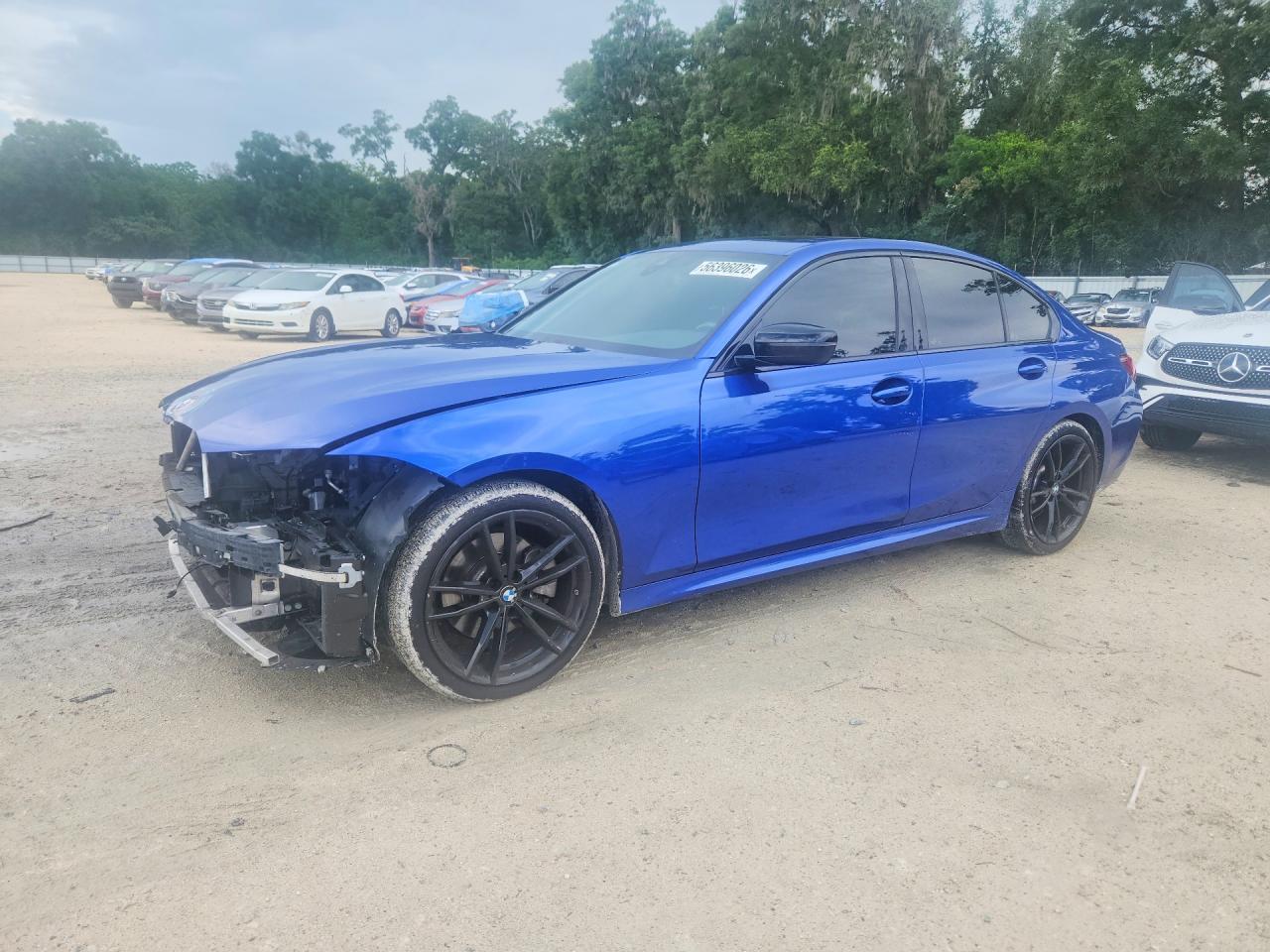 2022 BMW Seria 3 330i - zdjęcie główne