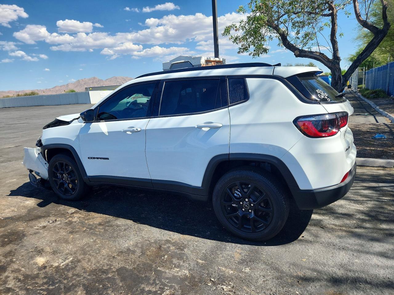 2025 Jeep Compass Latitude - zdjęcie 2