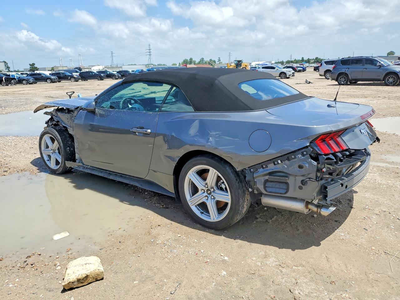 2026 Ford Mustang - zdjęcie 2