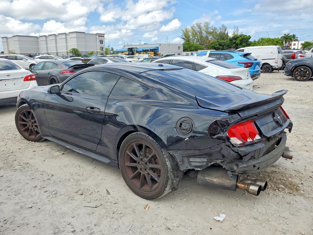 2019 Ford Mustang - zdjęcie 2