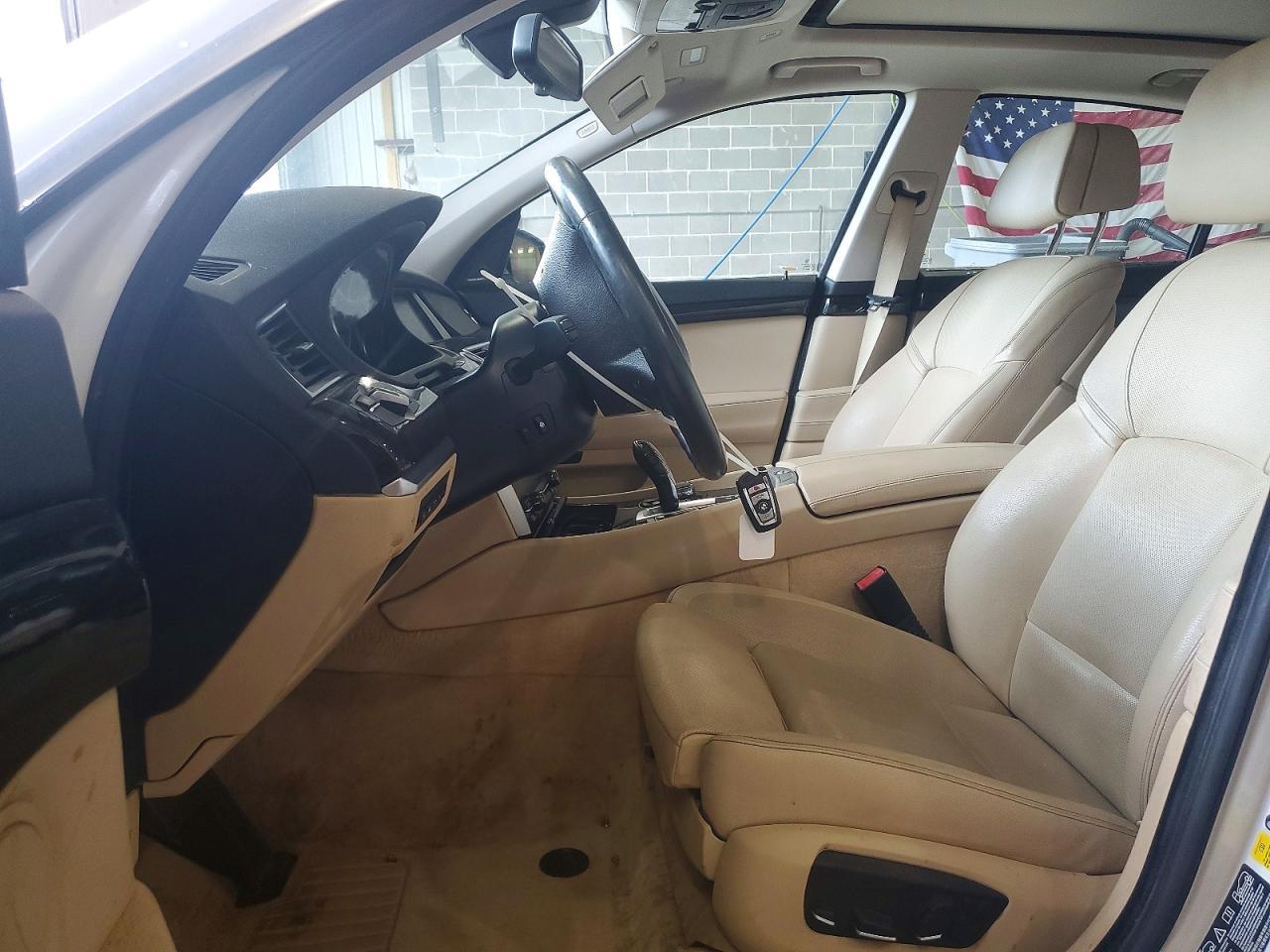 2014 BMW Seria 5 550i - zdjęcie 7