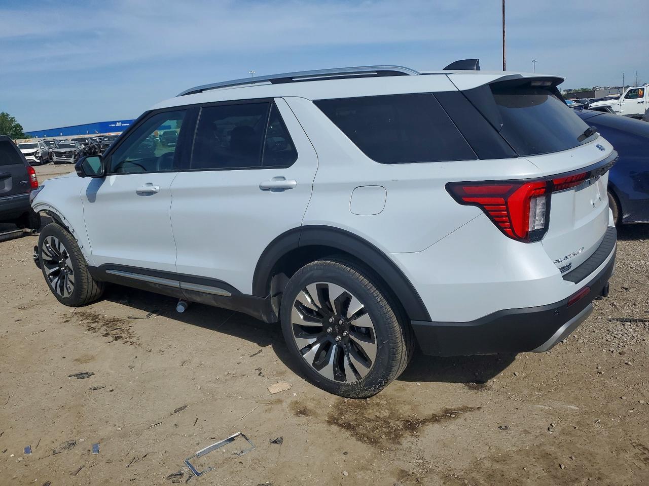 2025 Ford Explorer Platinum - zdjęcie 2