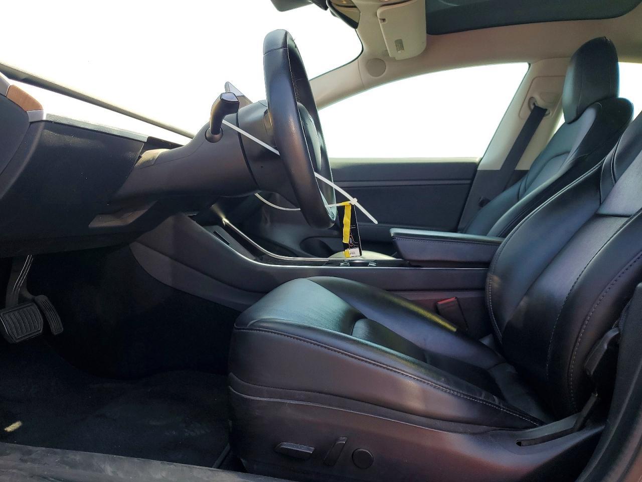 2020 Tesla Model 3 - zdjęcie 7