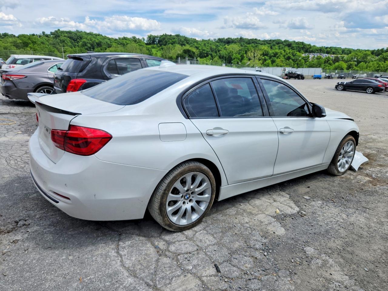 2017 BMW 330 Xi - zdjęcie 3