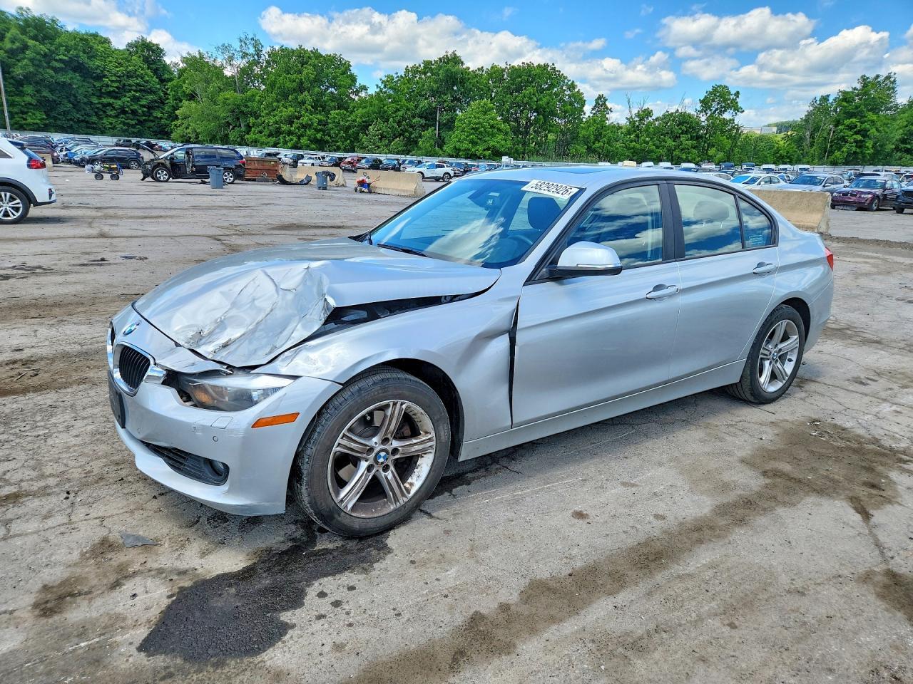 2013 BMW Seria 3 328i - zdjęcie główne