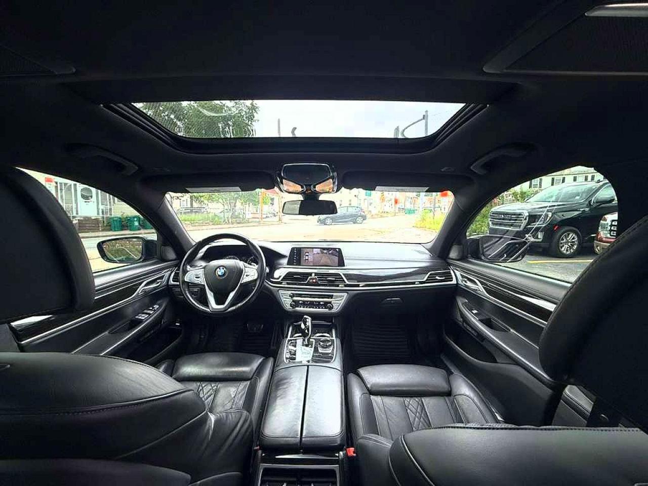2018 BMW 750 Xi - zdjęcie 9