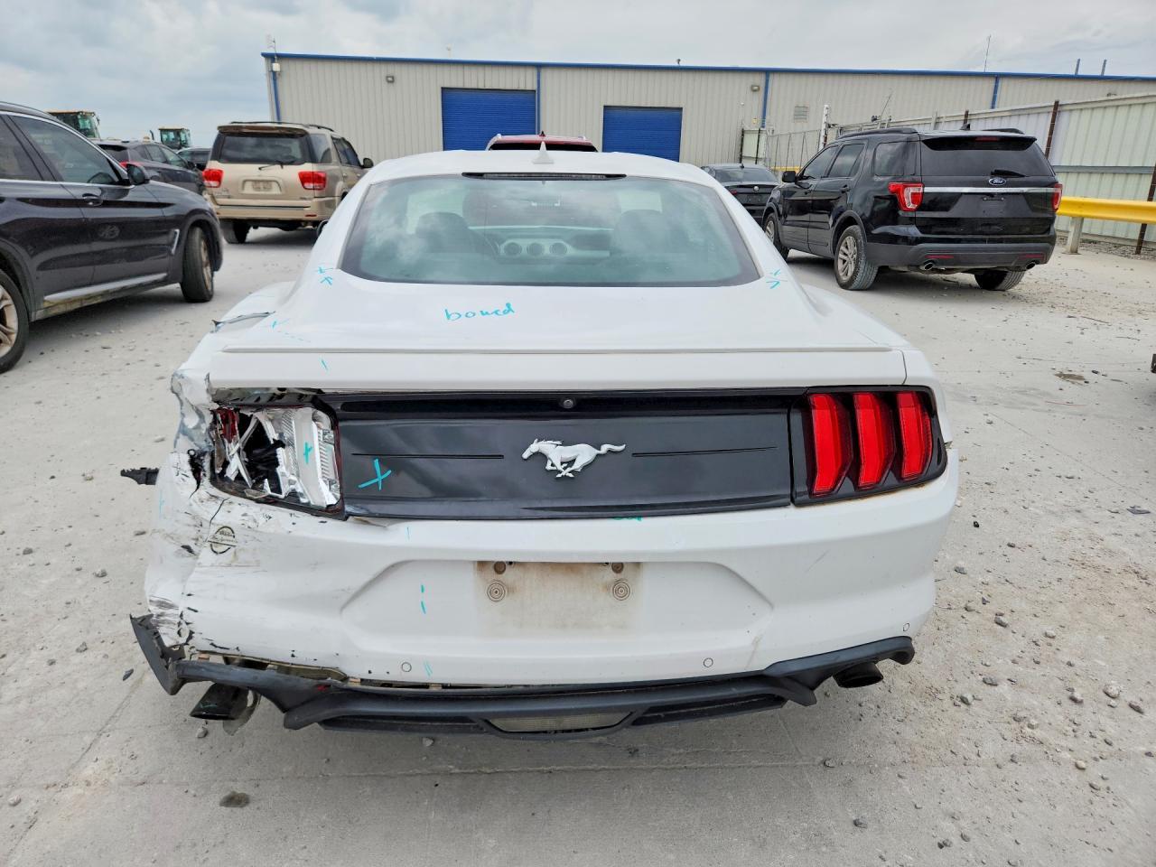2020 Ford Mustang - zdjęcie 6