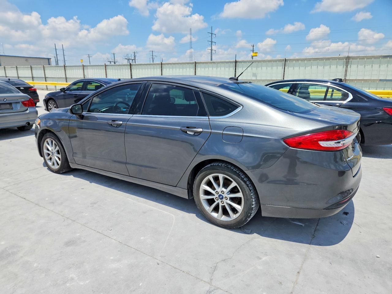 2017 Ford Fusion - zdjęcie 2