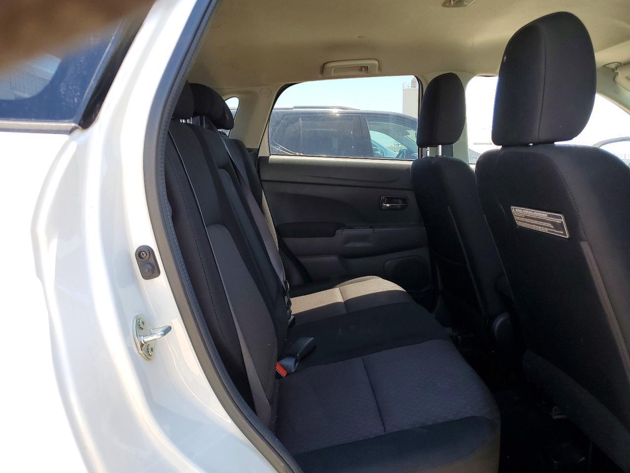 2017 Mitsubishi Outlander Sport Es - zdjęcie 11