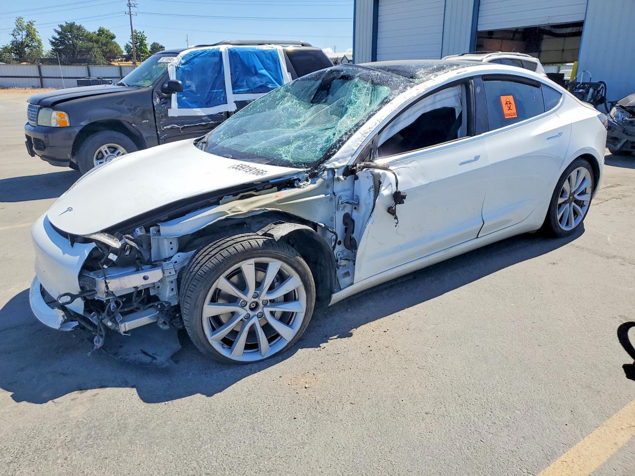 2020 Tesla Model 3 - zdjęcie główne