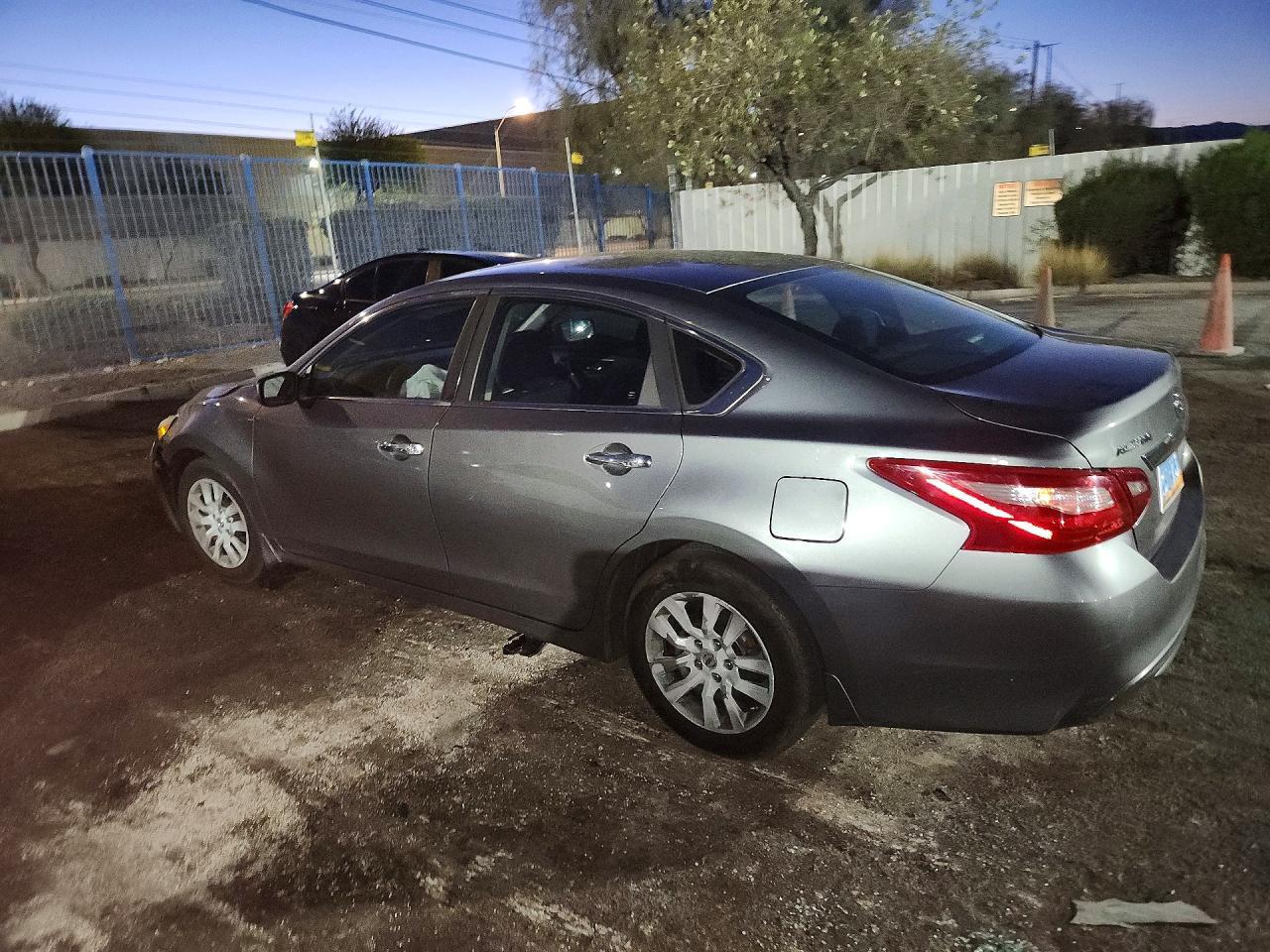 Nissan Altima - zdjęcie 2