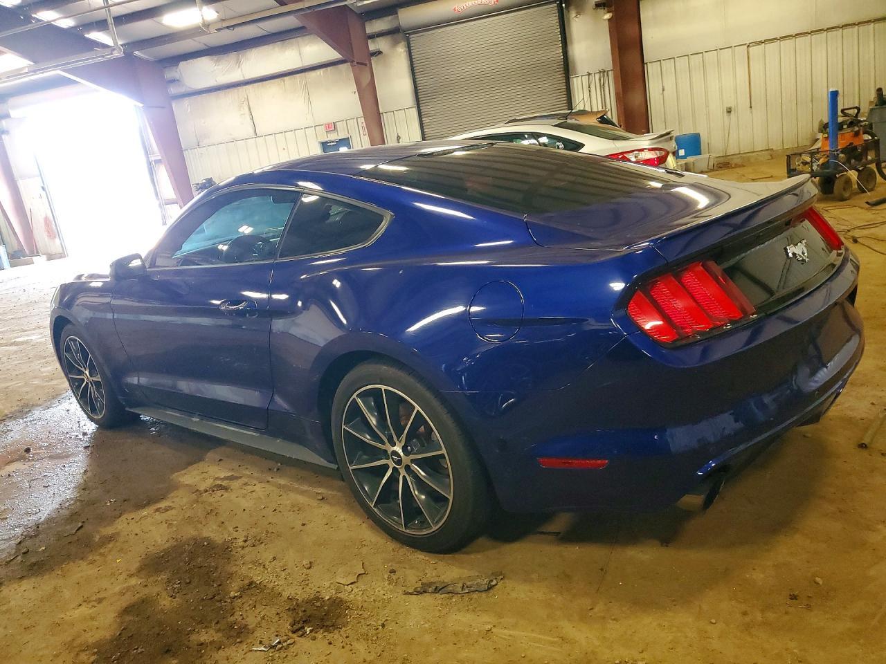 2015 Ford Mustang - zdjęcie 2