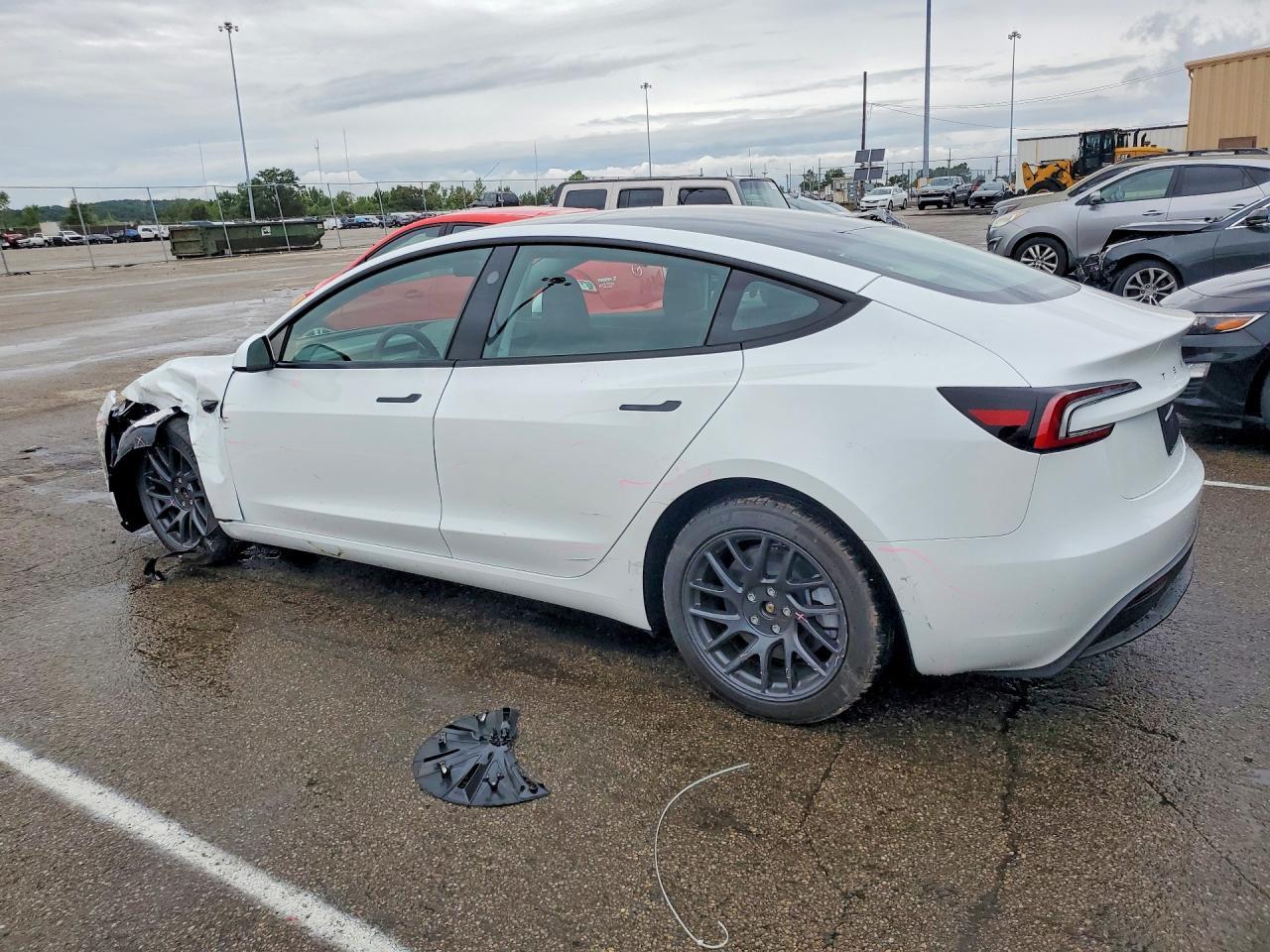 2026 Tesla Model 3 - zdjęcie 2