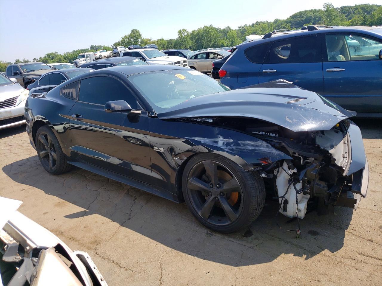 2019 Ford Mustang - zdjęcie 4
