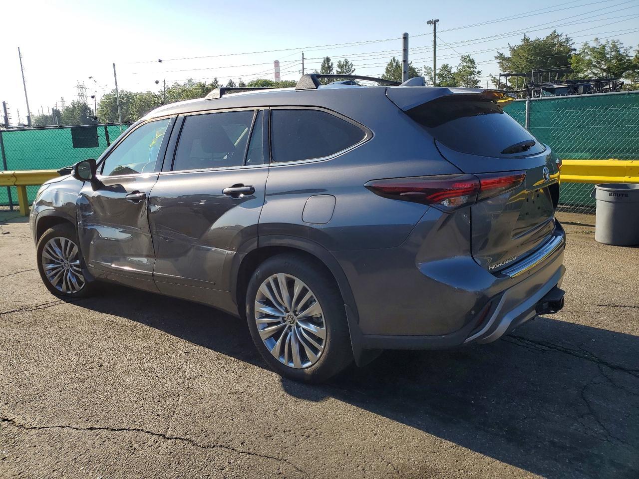 2025 Toyota Highlander Hybrid Platinum - zdjęcie 2
