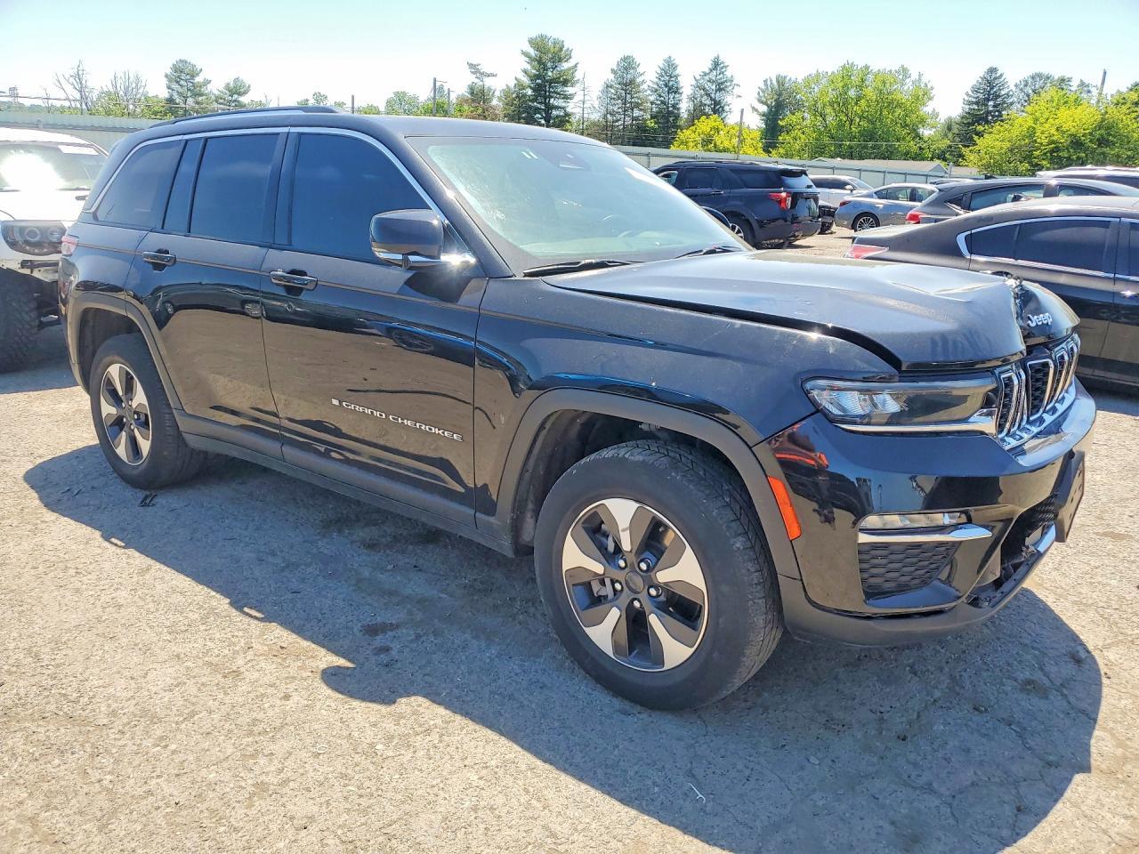 Jeep Cherokee - zdjęcie 4