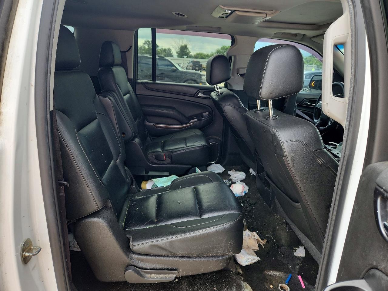 2016 Chevrolet Suburban C1500 Lt - zdjęcie 11