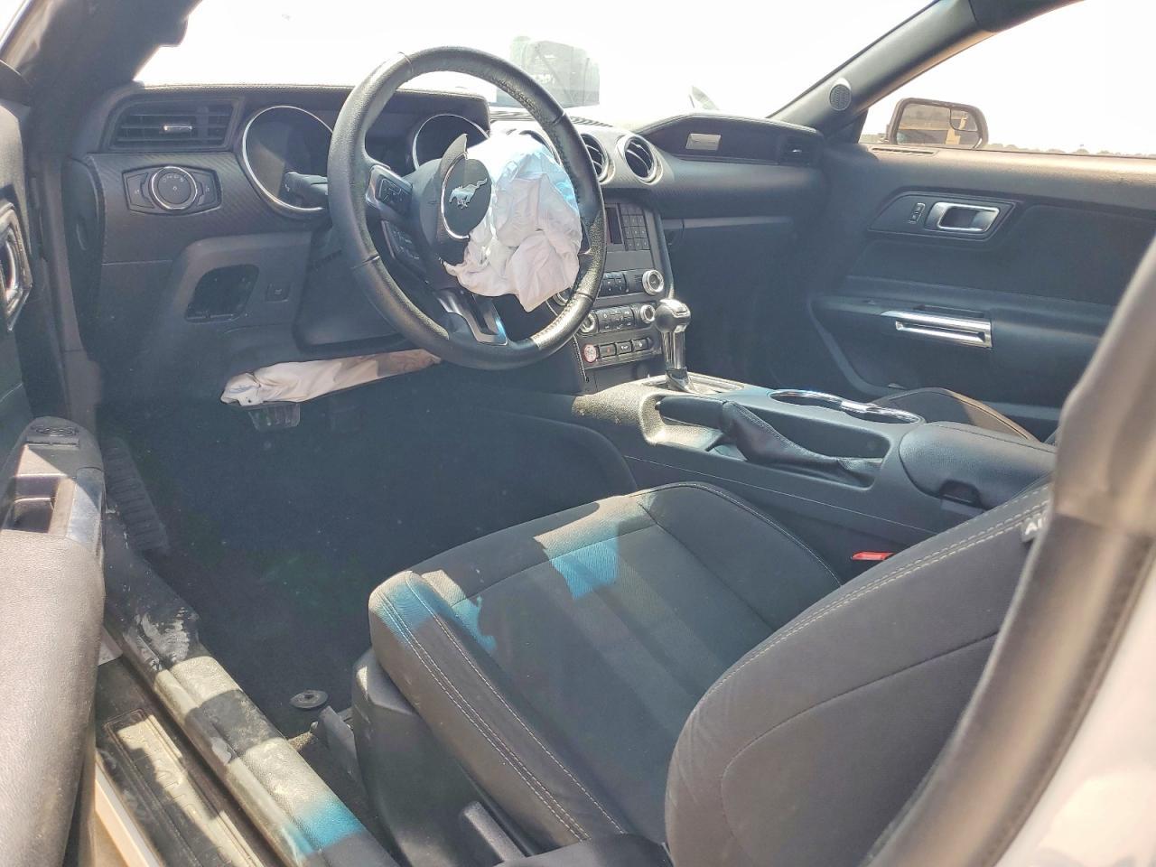 2019 Ford Mustang - zdjęcie 8