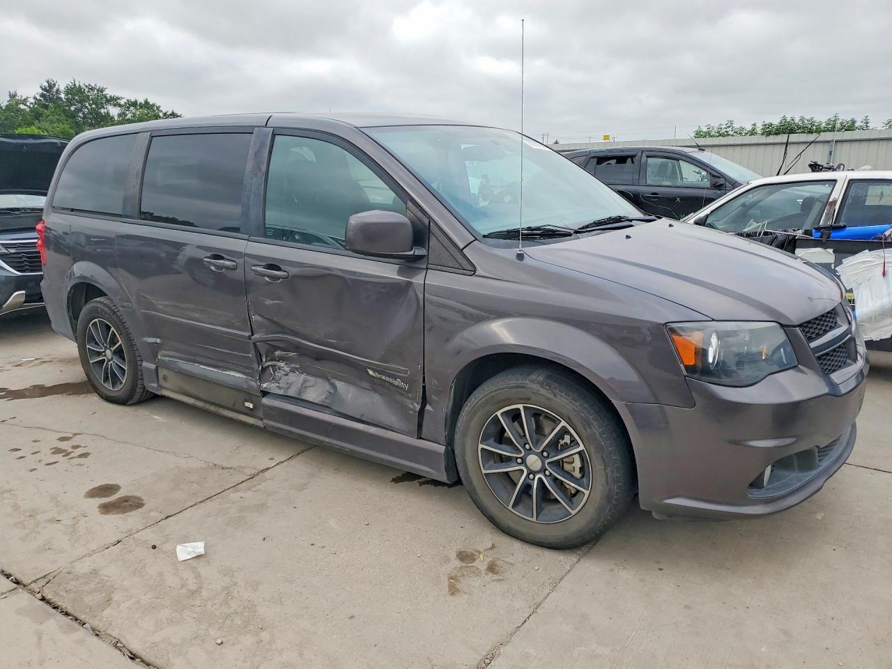 2015 Dodge Grand Caravan R/T - zdjęcie 4