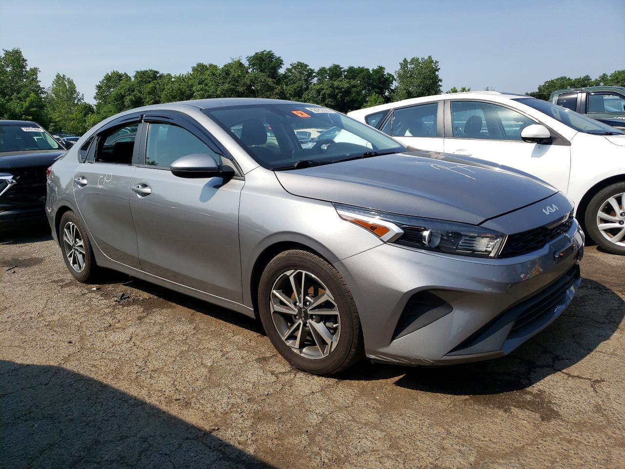 2022 Kia Forte Lxs - zdjęcie 4