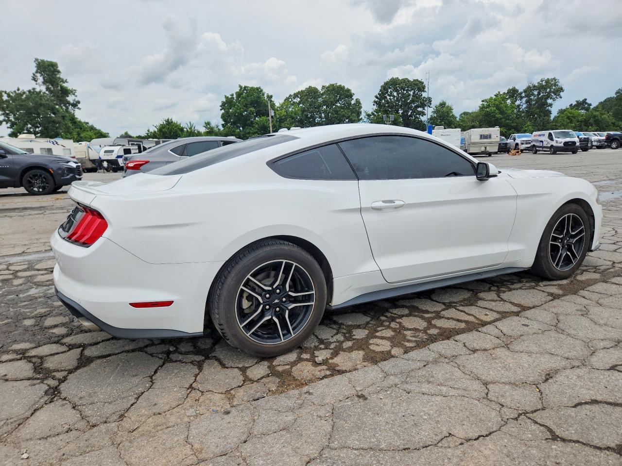 2020 Ford Mustang - zdjęcie 3